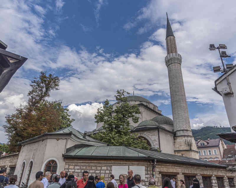 Bosnia y Herzegovina - Sarajevo 22 - mezquita de Gazi Husrev-beg.jpg